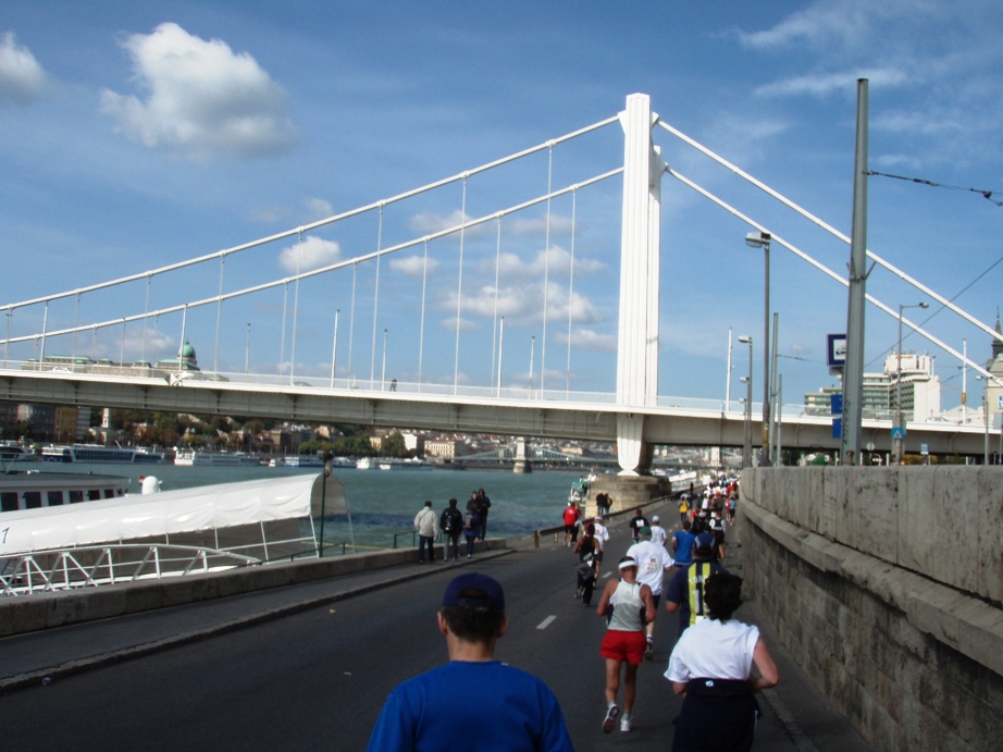 Budapest Marathon Pictures - Tor Rnnow