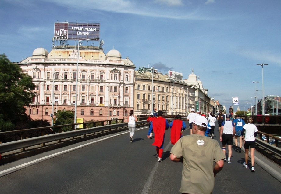 Budapest Marathon Pictures - Tor Rnnow