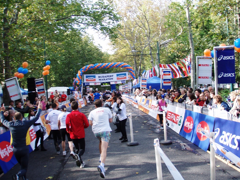 Budapest Marathon Pictures - Tor Rnnow