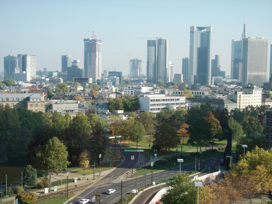 Frankfurt Marathon Pictures - Tor Rnnow