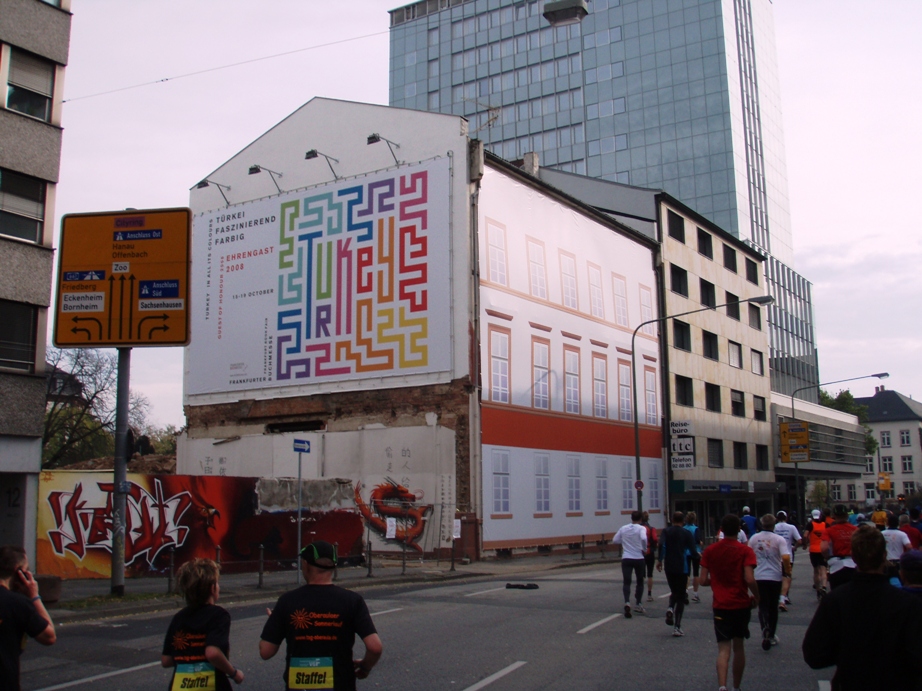 Frankfurt Marathon Pictures - Tor Rnnow