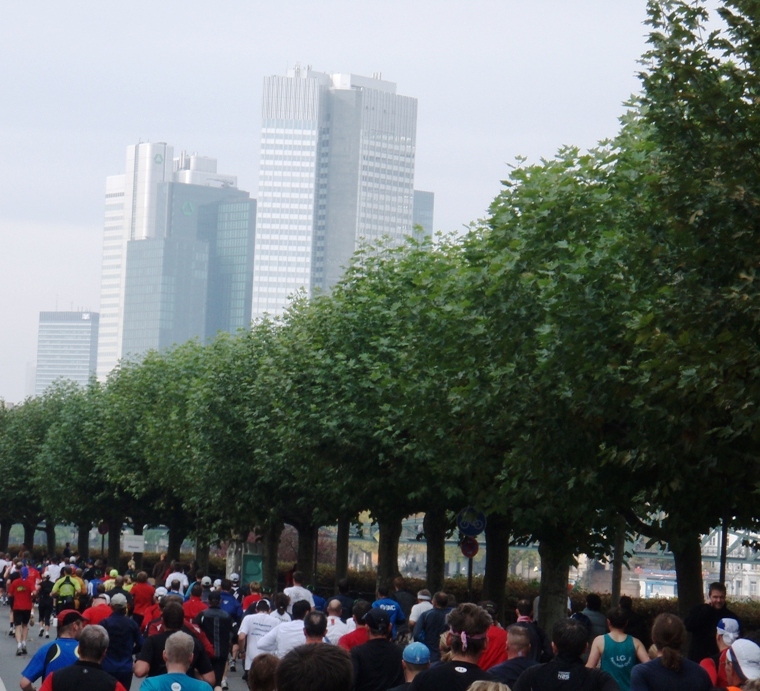 Frankfurt Marathon Pictures - Tor Rnnow