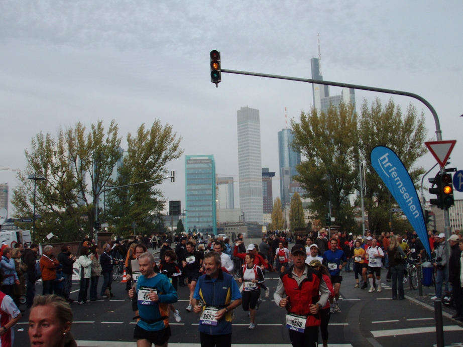 Frankfurt Marathon Pictures - Tor Rnnow