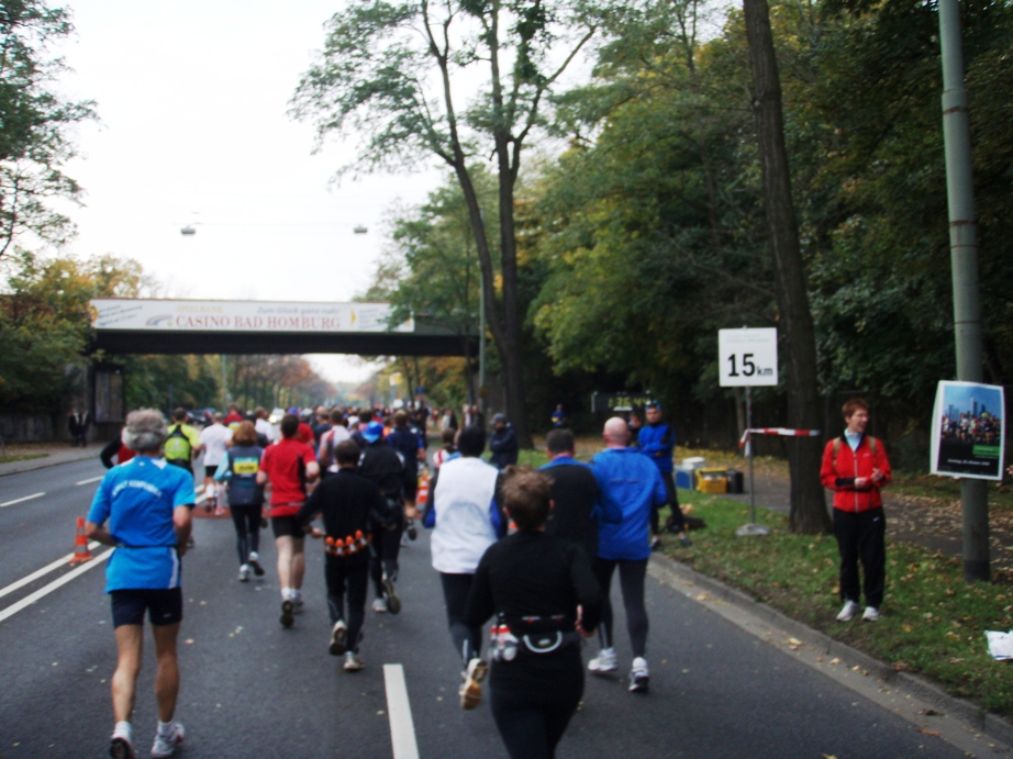 Frankfurt Marathon Pictures - Tor Rnnow