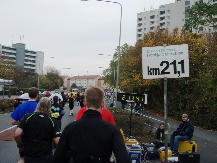 Frankfurt Marathon Pictures - Tor Rnnow