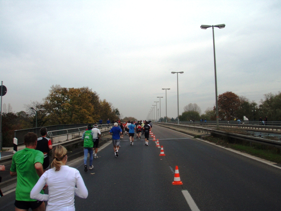 Frankfurt Marathon Pictures - Tor Rnnow