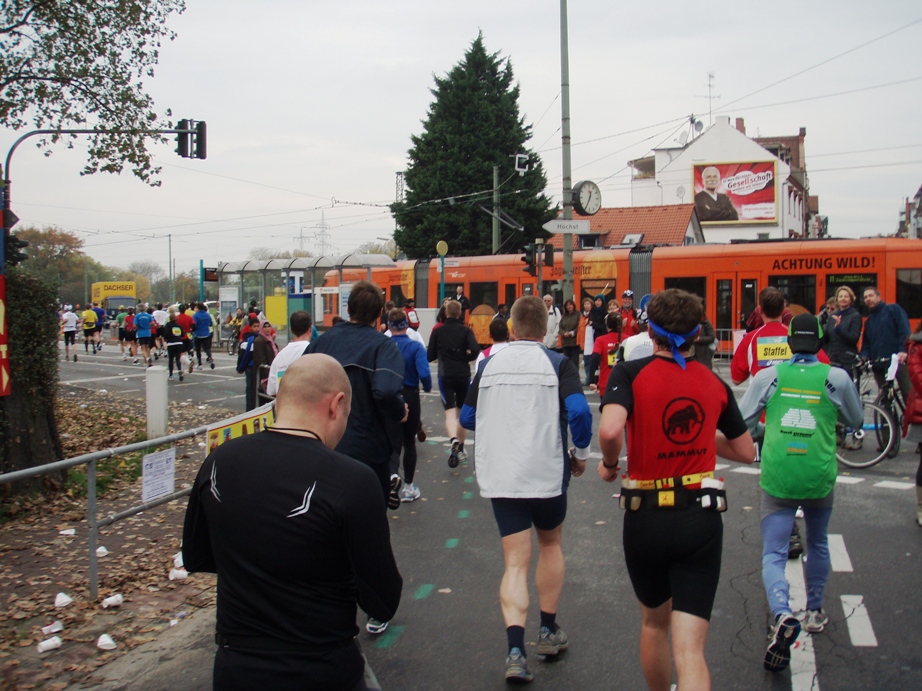 Frankfurt Marathon Pictures - Tor Rnnow