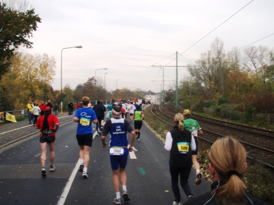 Frankfurt Marathon Pictures - Tor Rnnow