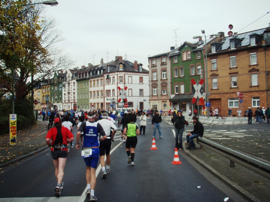 Frankfurt Marathon Pictures - Tor Rnnow