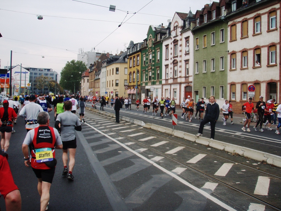 Frankfurt Marathon Pictures - Tor Rnnow