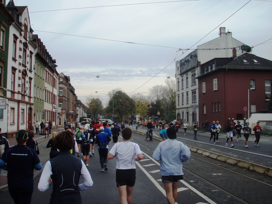 Frankfurt Marathon Pictures - Tor Rnnow