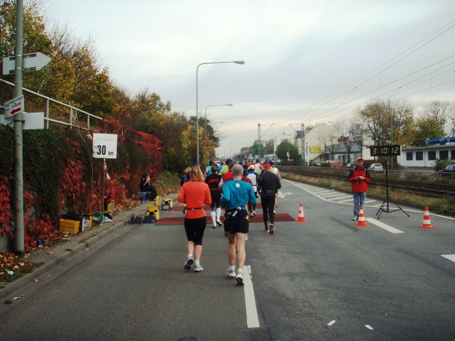 Frankfurt Marathon Pictures - Tor Rnnow