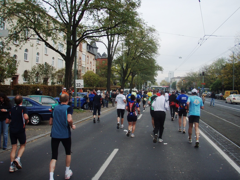 Frankfurt Marathon Pictures - Tor Rnnow