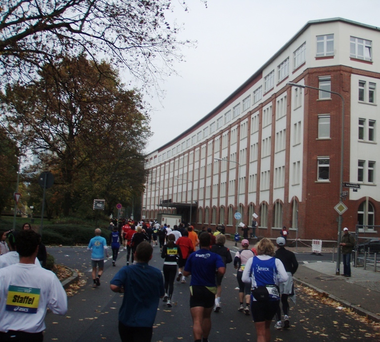 Frankfurt Marathon Pictures - Tor Rnnow