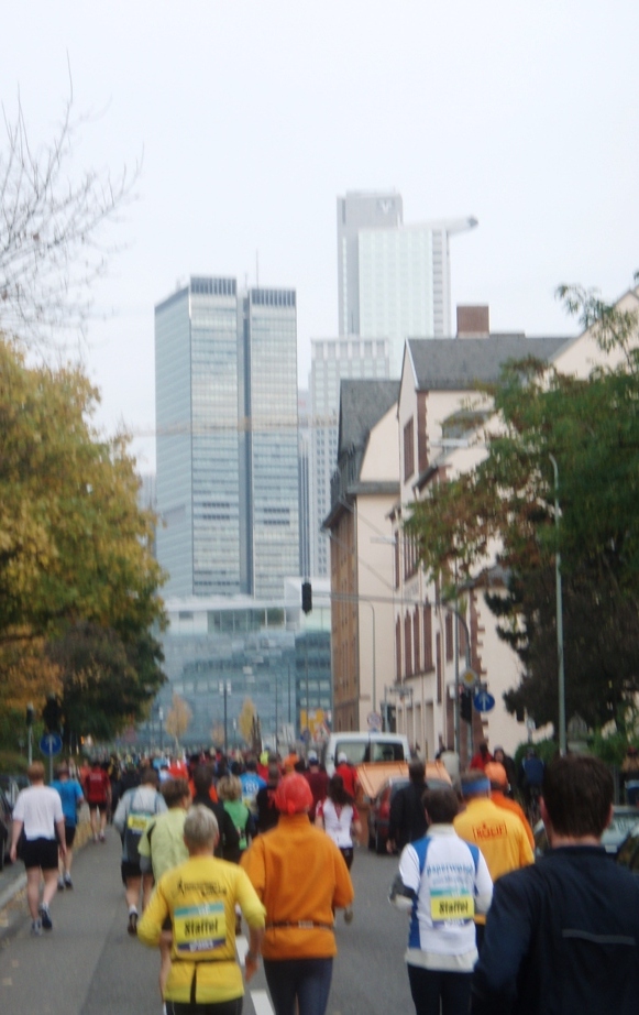 Frankfurt Marathon Pictures - Tor Rnnow