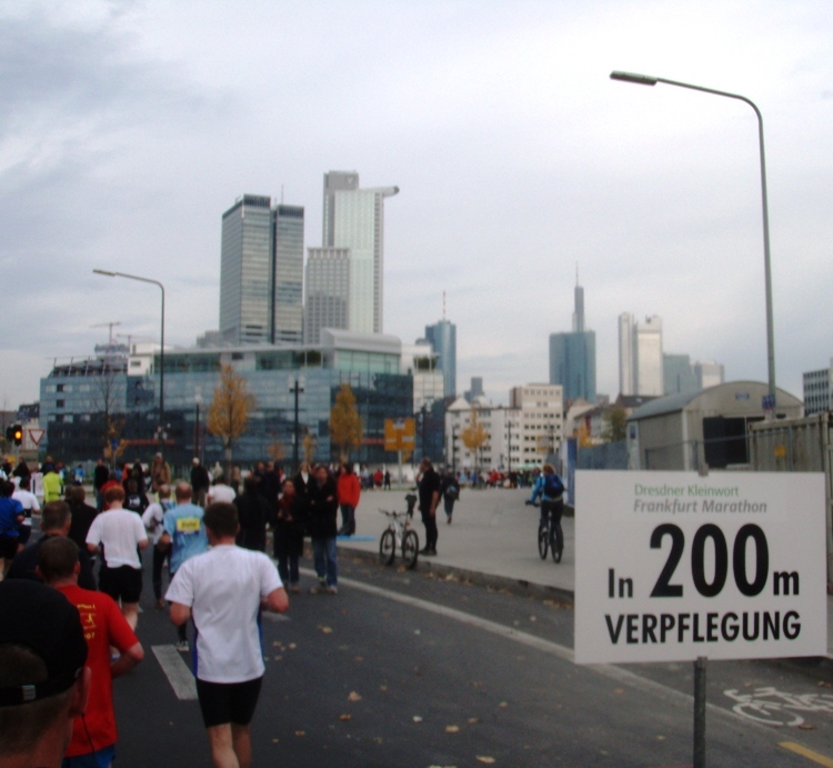 Frankfurt Marathon Pictures - Tor Rnnow