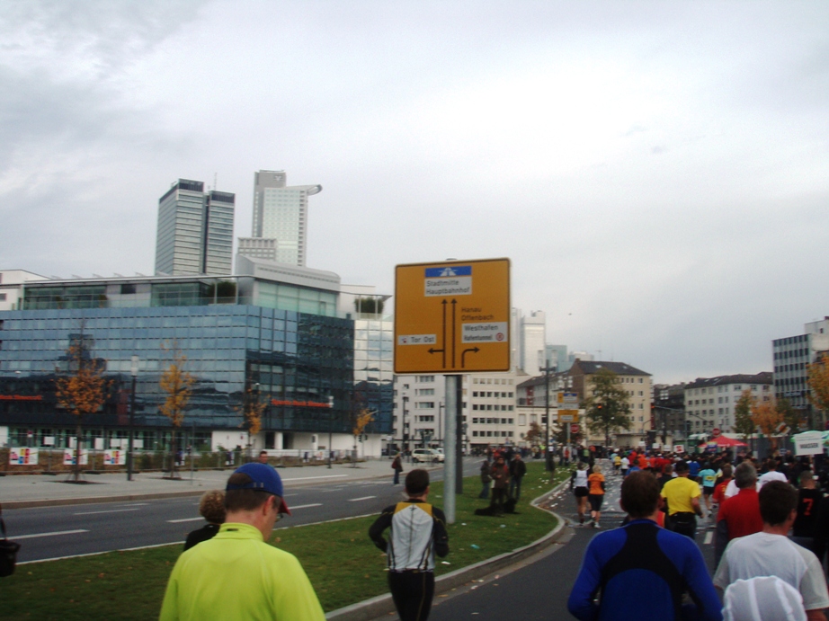 Frankfurt Marathon Pictures - Tor Rnnow