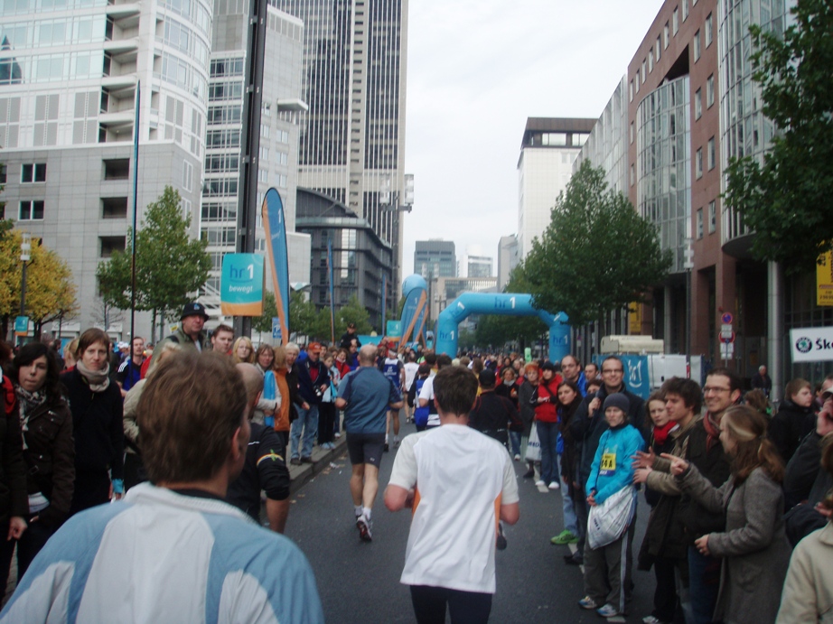 Frankfurt Marathon Pictures - Tor Rnnow