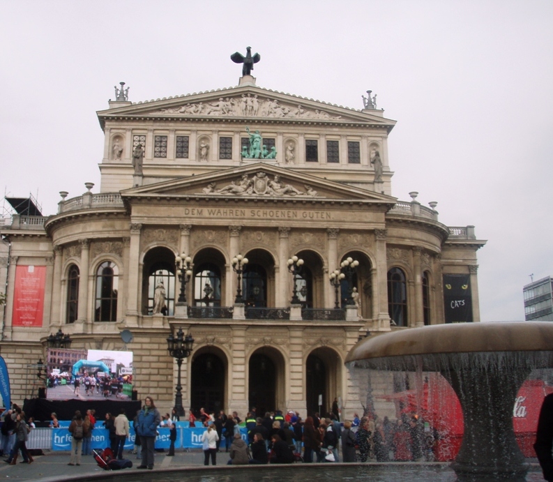 Frankfurt Marathon Pictures - Tor Rnnow