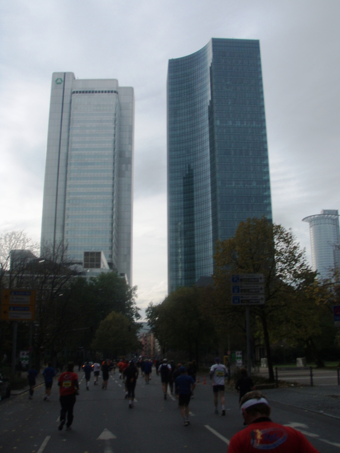 Frankfurt Marathon Pictures - Tor Rnnow