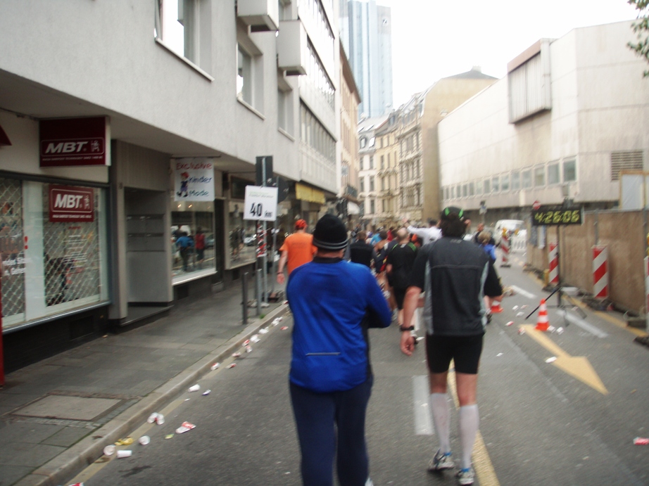 Frankfurt Marathon Pictures - Tor Rnnow