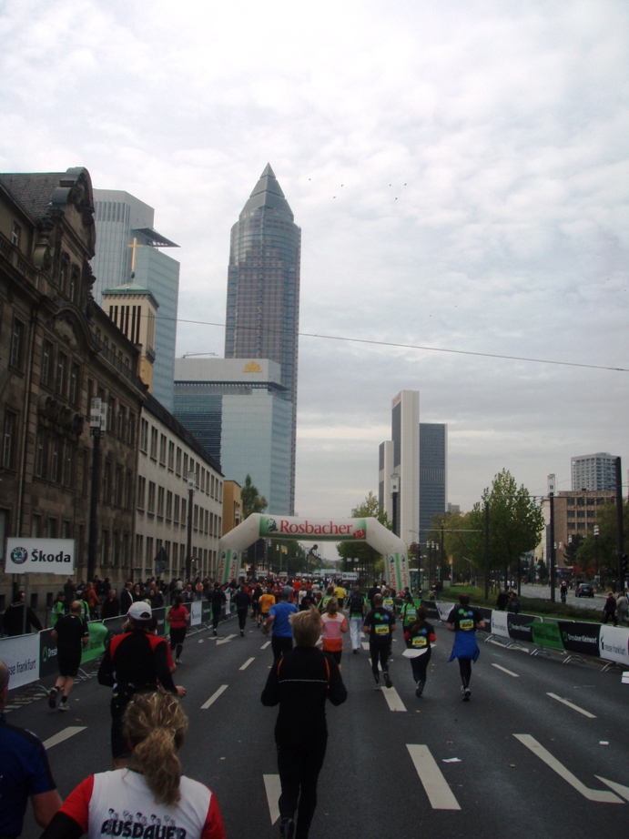 Frankfurt Marathon Pictures - Tor Rnnow