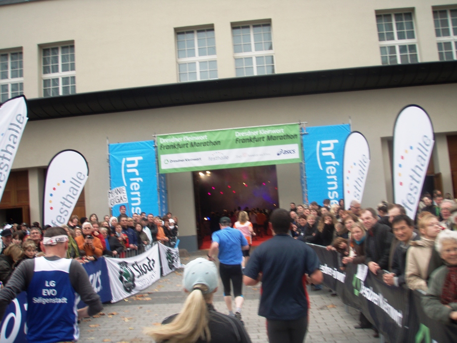 Frankfurt Marathon Pictures - Tor Rnnow