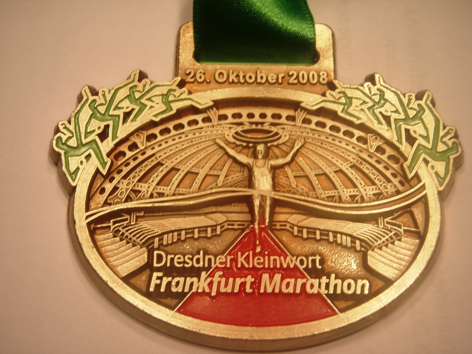 Frankfurt Marathon Pictures - Tor Rnnow
