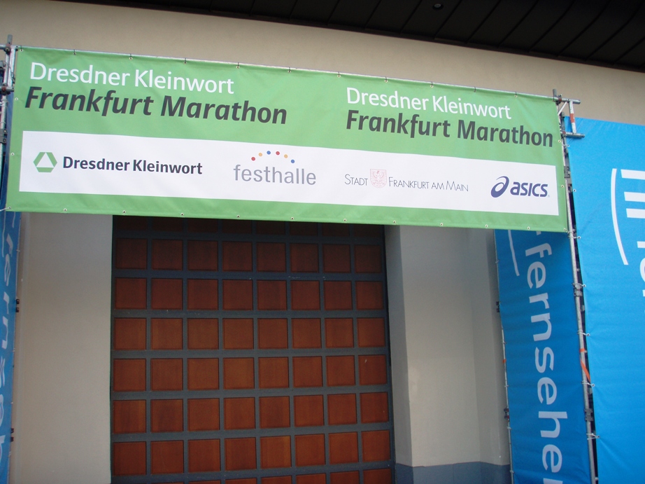 Frankfurt Marathon Pictures - Tor Rnnow