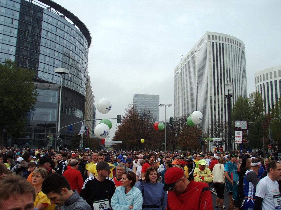 Frankfurt Marathon Pictures - Tor Rnnow