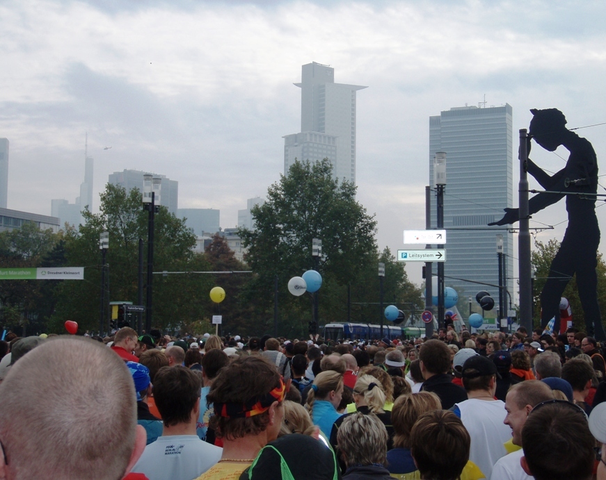 Frankfurt Marathon Pictures - Tor Rnnow