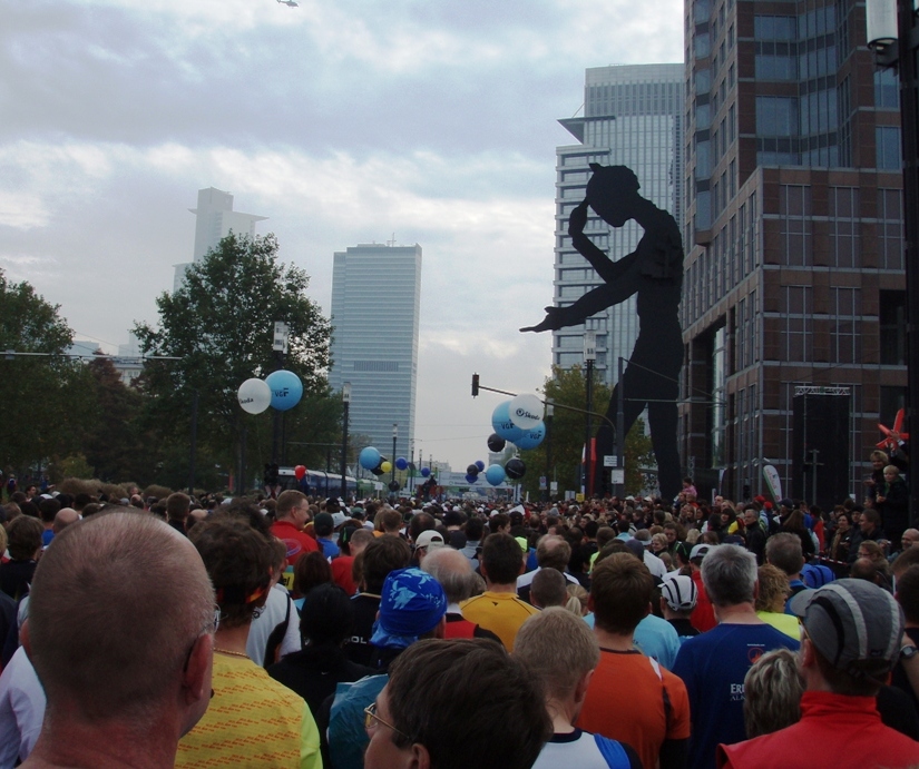 Frankfurt Marathon Pictures - Tor Rnnow