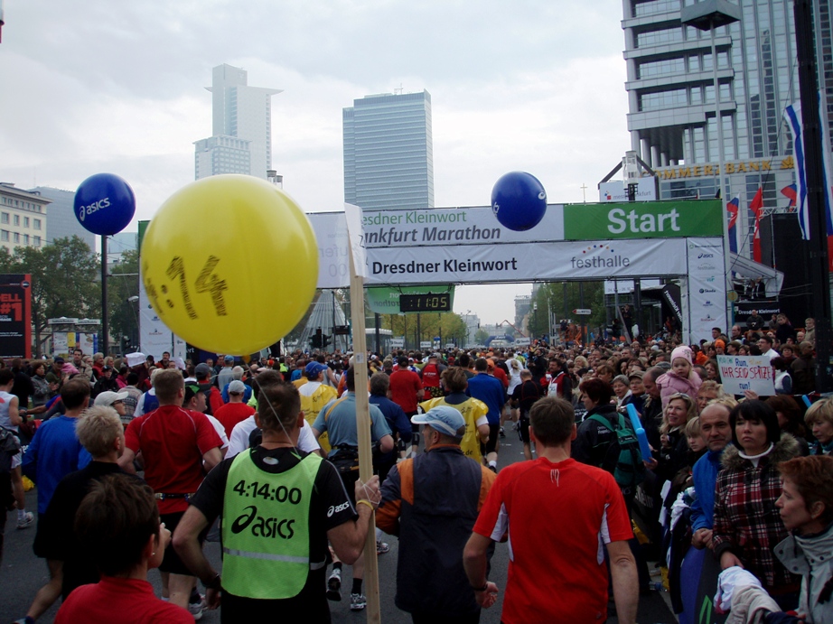 Frankfurt Marathon Pictures - Tor Rnnow