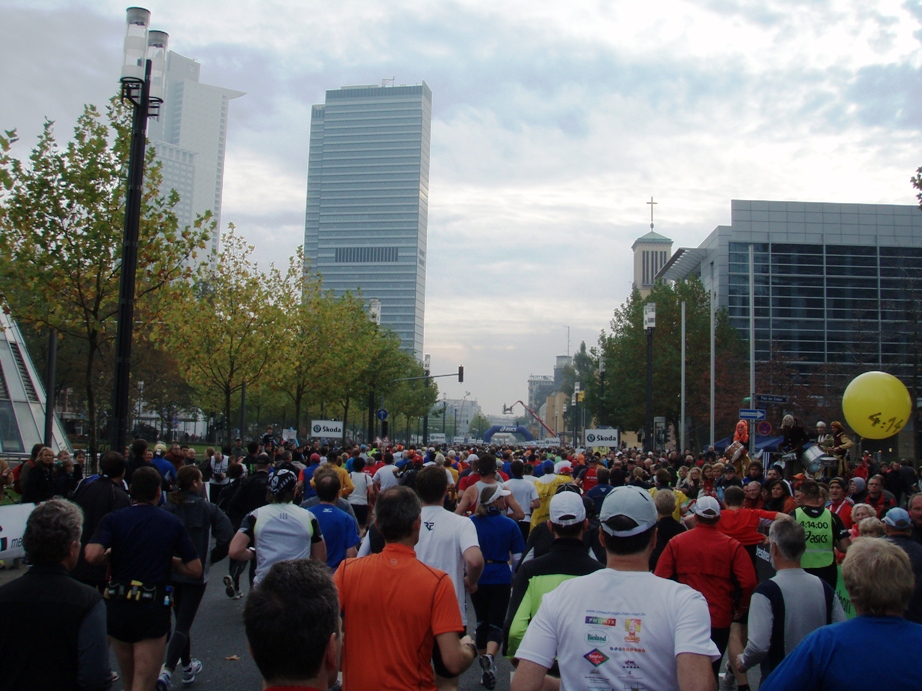 Frankfurt Marathon Pictures - Tor Rnnow