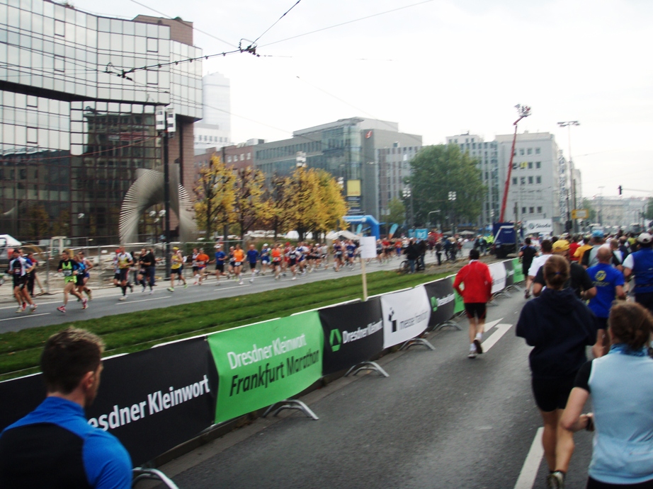 Frankfurt Marathon Pictures - Tor Rnnow