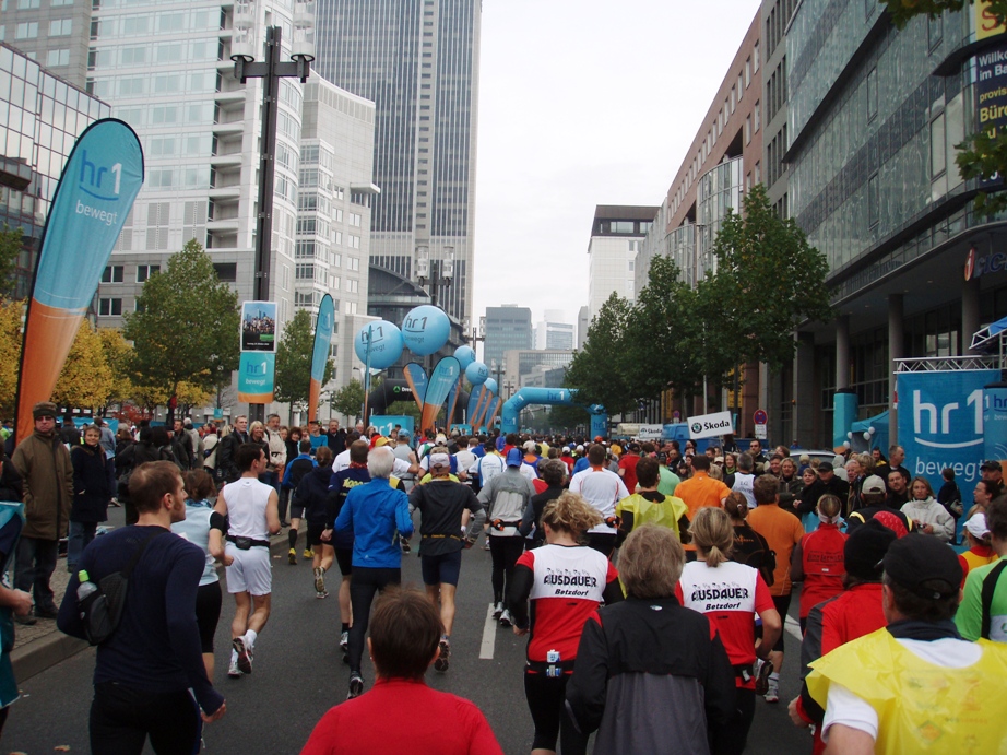 Frankfurt Marathon Pictures - Tor Rnnow