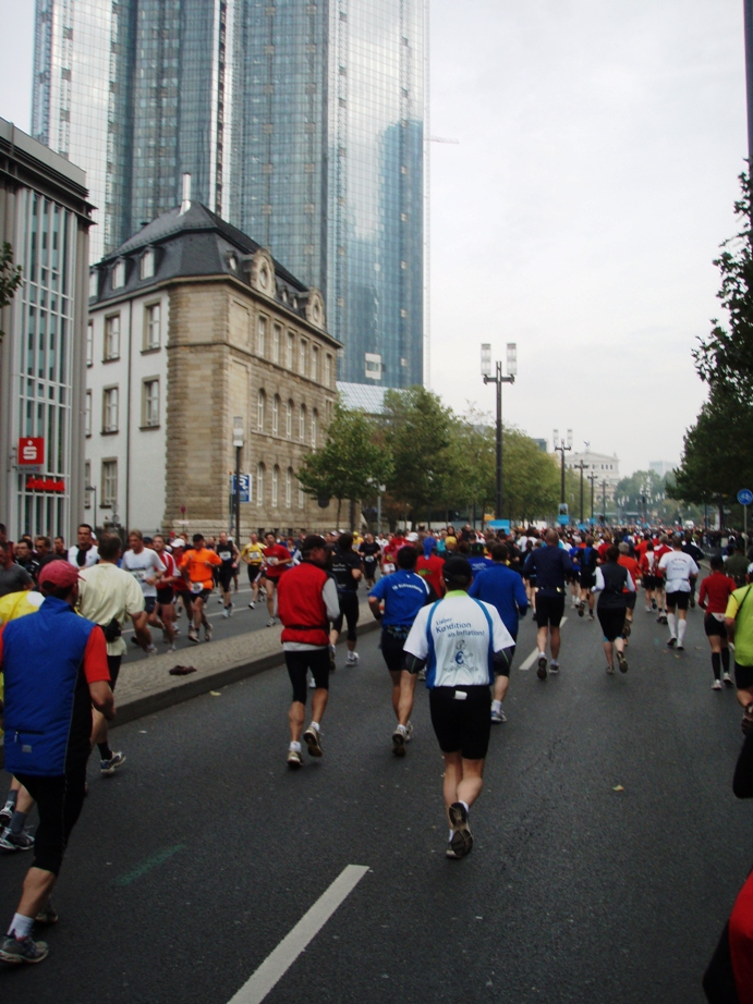 Frankfurt Marathon Pictures - Tor Rnnow