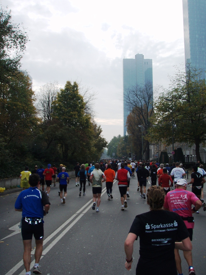 Frankfurt Marathon Pictures - Tor Rnnow