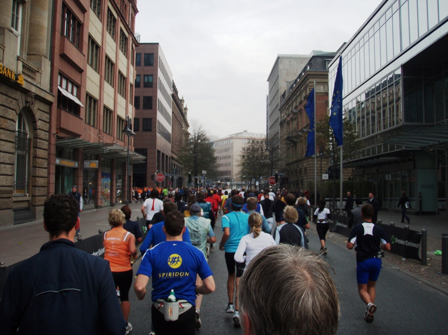 Frankfurt Marathon Pictures - Tor Rnnow