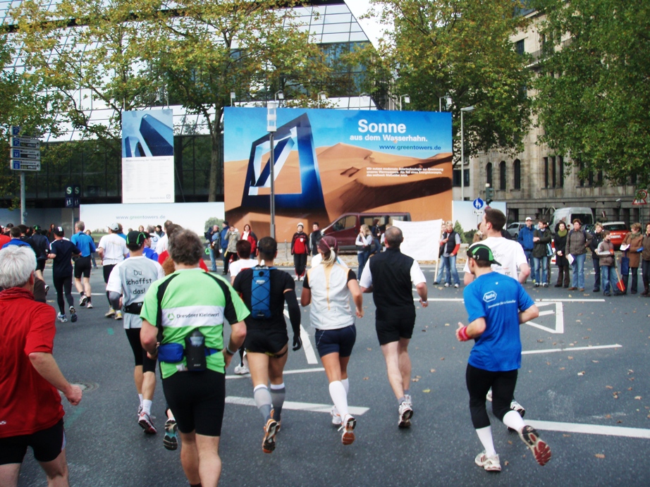 Frankfurt Marathon Pictures - Tor Rnnow