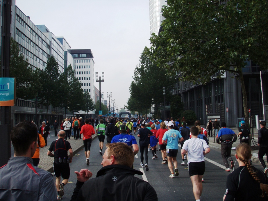 Frankfurt Marathon Pictures - Tor Rnnow