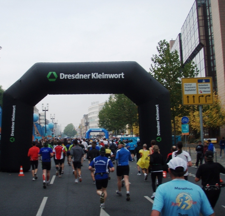 Frankfurt Marathon Pictures - Tor Rnnow