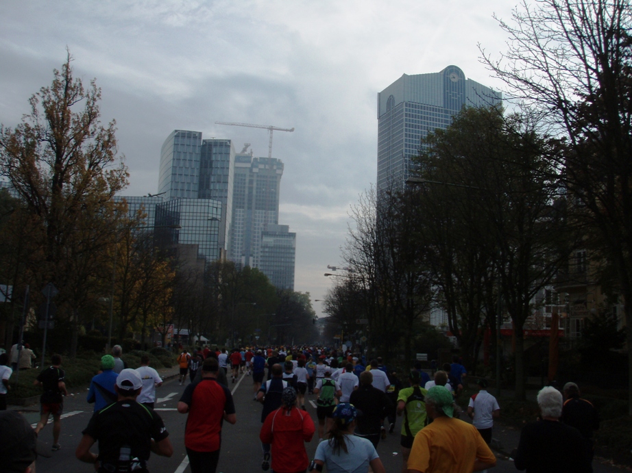 Frankfurt Marathon Pictures - Tor Rnnow