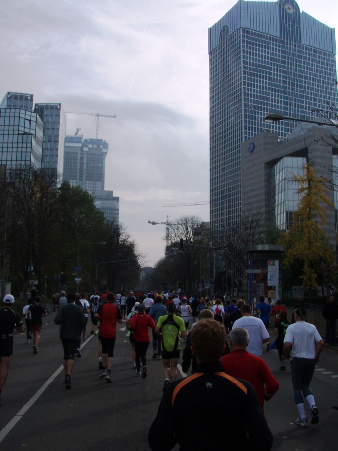 Frankfurt Marathon Pictures - Tor Rnnow