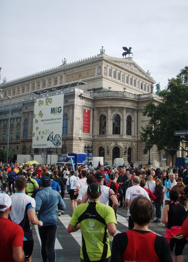 Frankfurt Marathon Pictures - Tor Rnnow