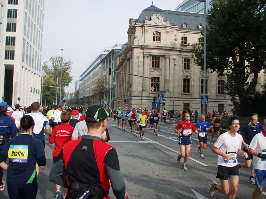 Frankfurt Marathon Pictures - Tor Rnnow