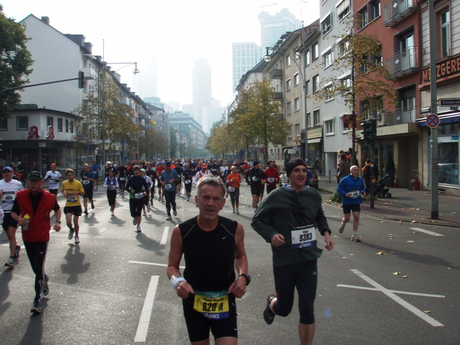 Frankfurt Marathon Pictures - Tor Rnnow