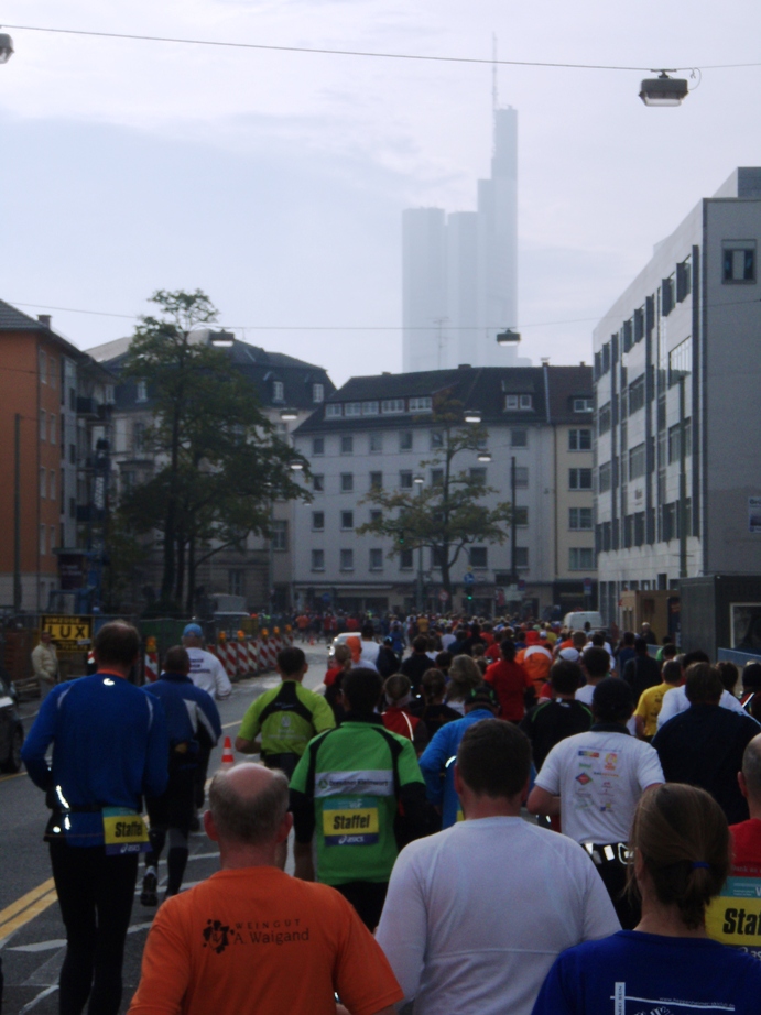 Frankfurt Marathon Pictures - Tor Rnnow