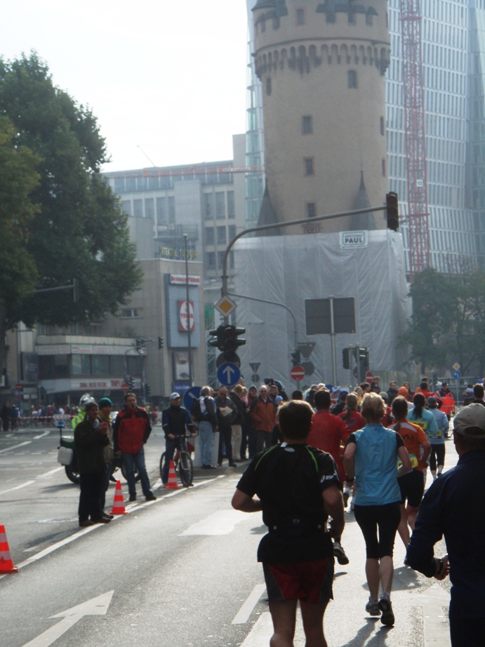 Frankfurt Marathon Pictures - Tor Rnnow