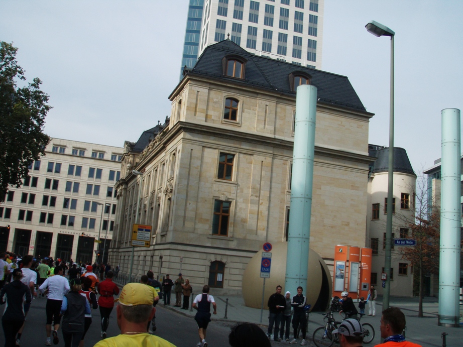 Frankfurt Marathon Pictures - Tor Rnnow